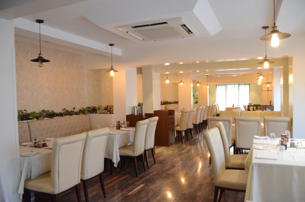 Hotel Srimaan Pune Dış mekan fotoğraf