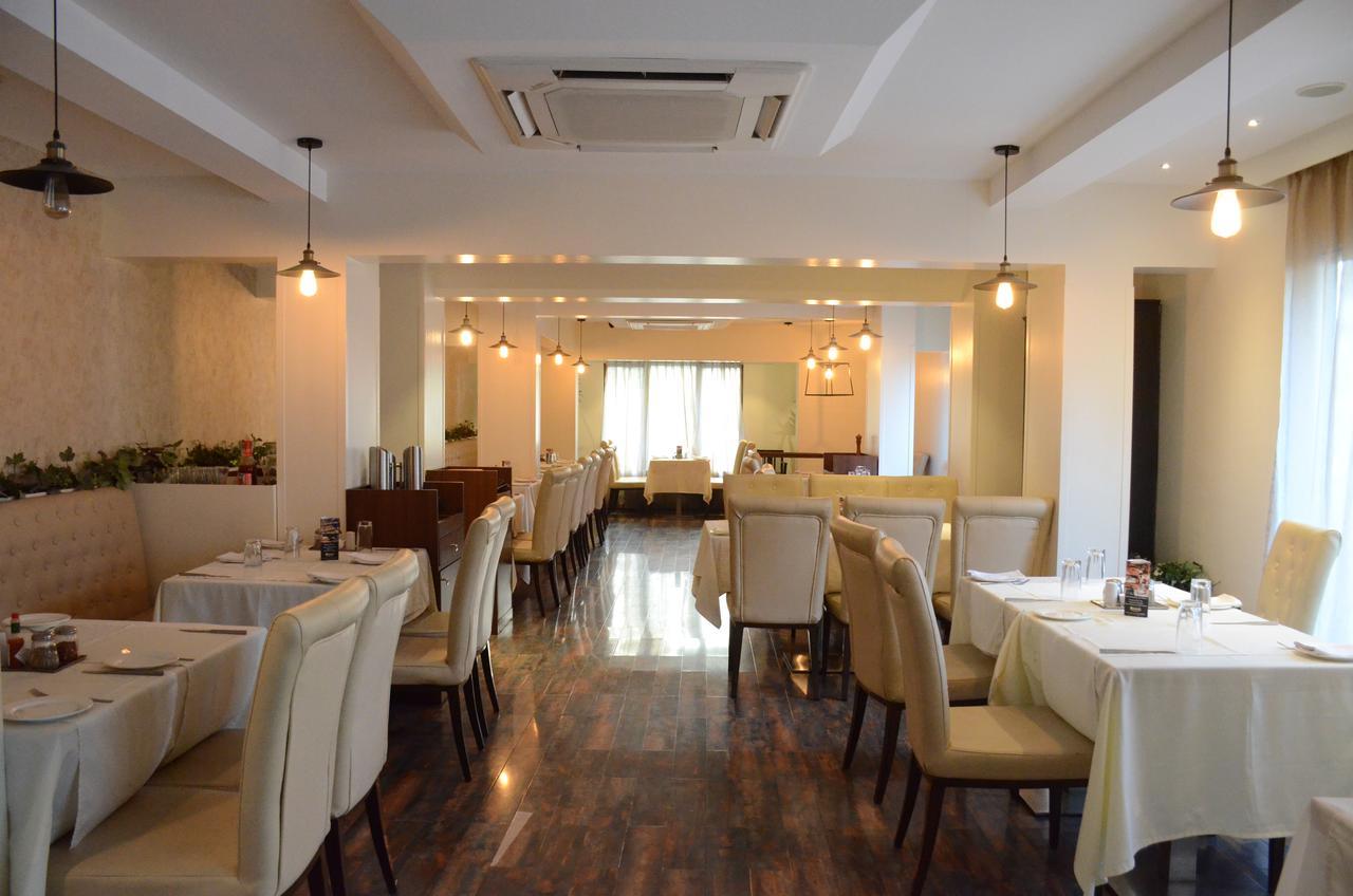 Hotel Srimaan Pune Dış mekan fotoğraf