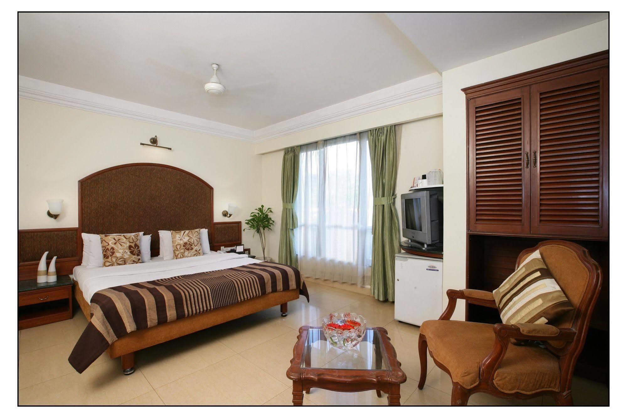 Hotel Srimaan Pune Dış mekan fotoğraf
